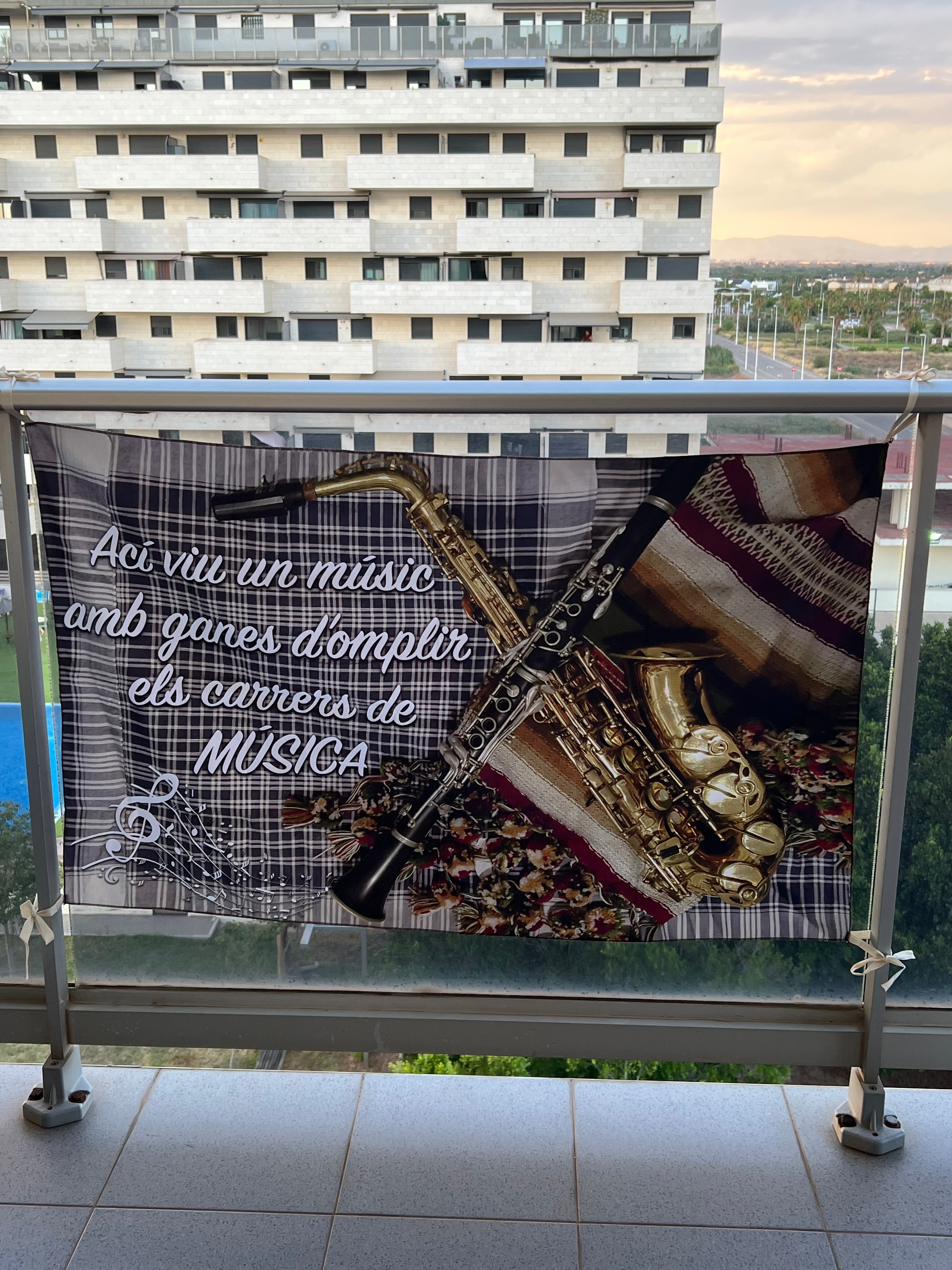 BALCONERA ACI VIU UN MÚSIC