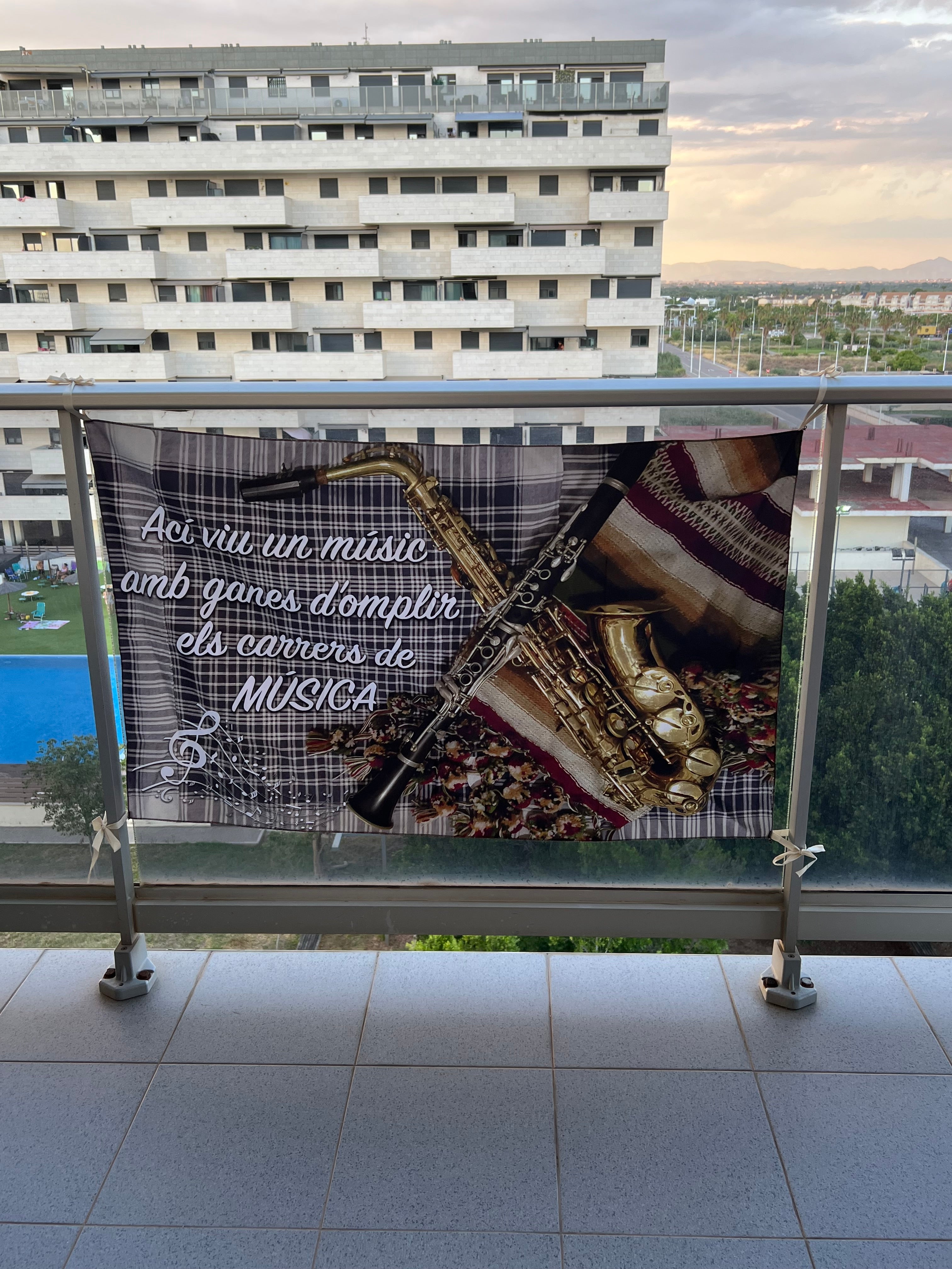 BALCONERA ACI VIU UN MÚSIC