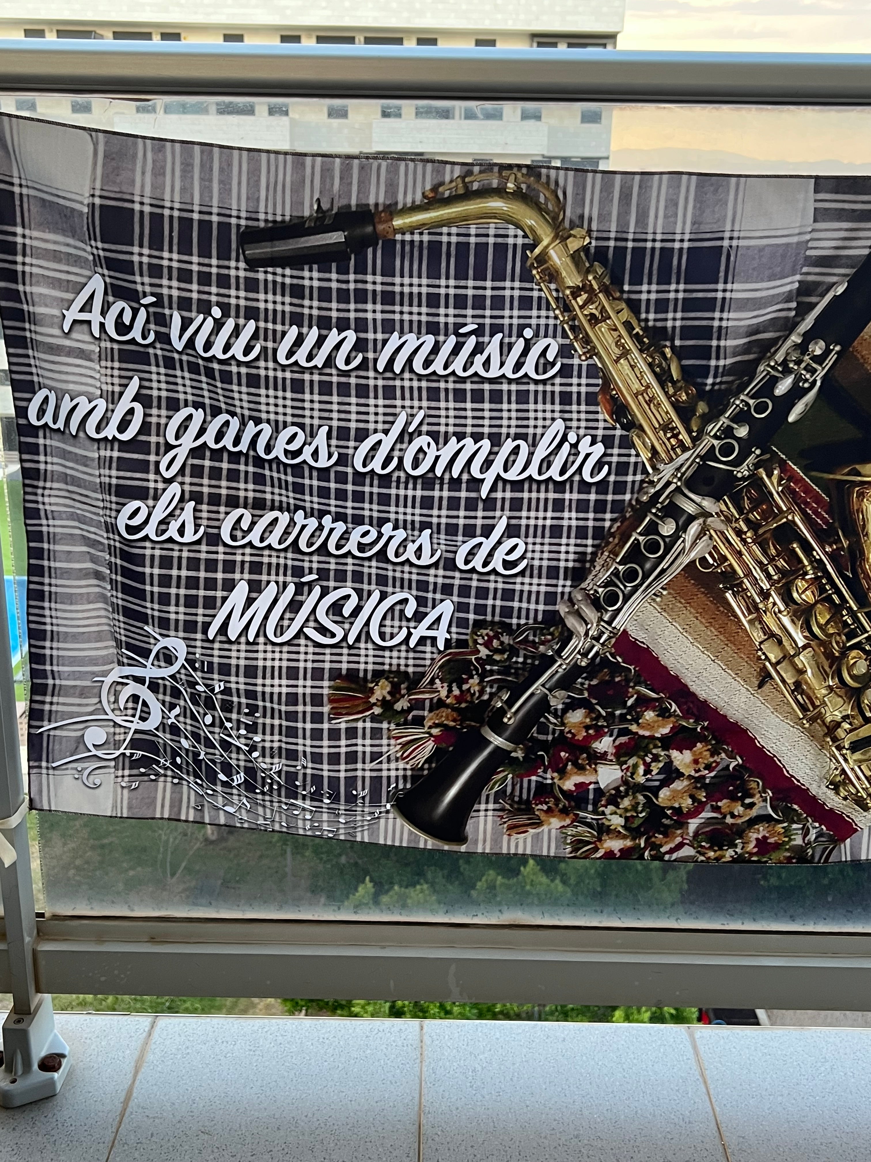 BALCONERA ACI VIU UN MÚSIC
