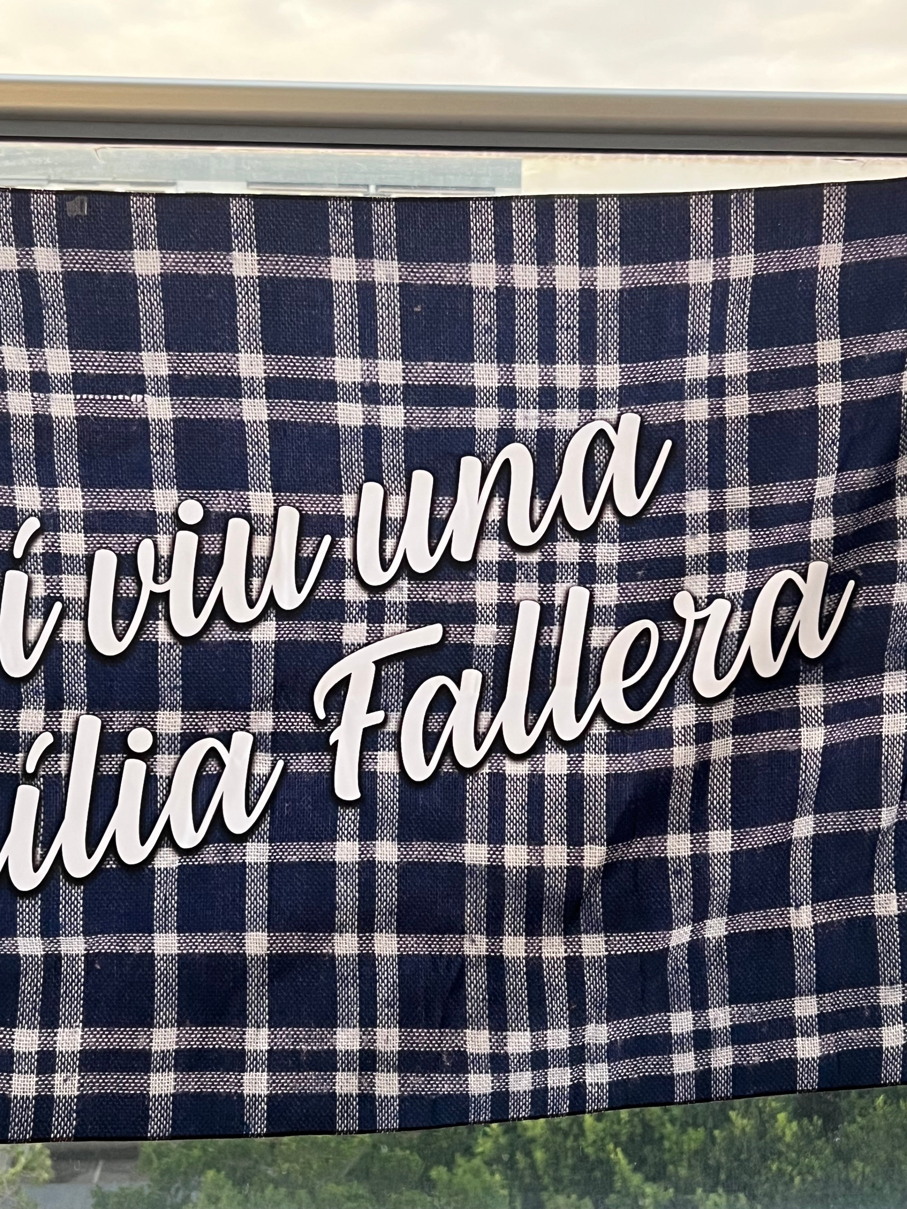 BALCONERA ACI VIU UNA FAMILIA FALLERA