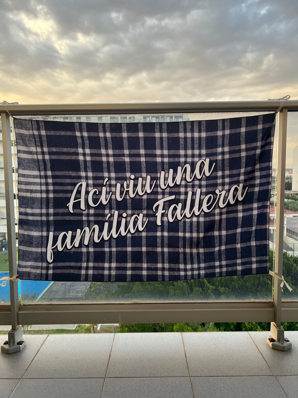 BALCONERA ACI VIU UNA FAMILIA FALLERA