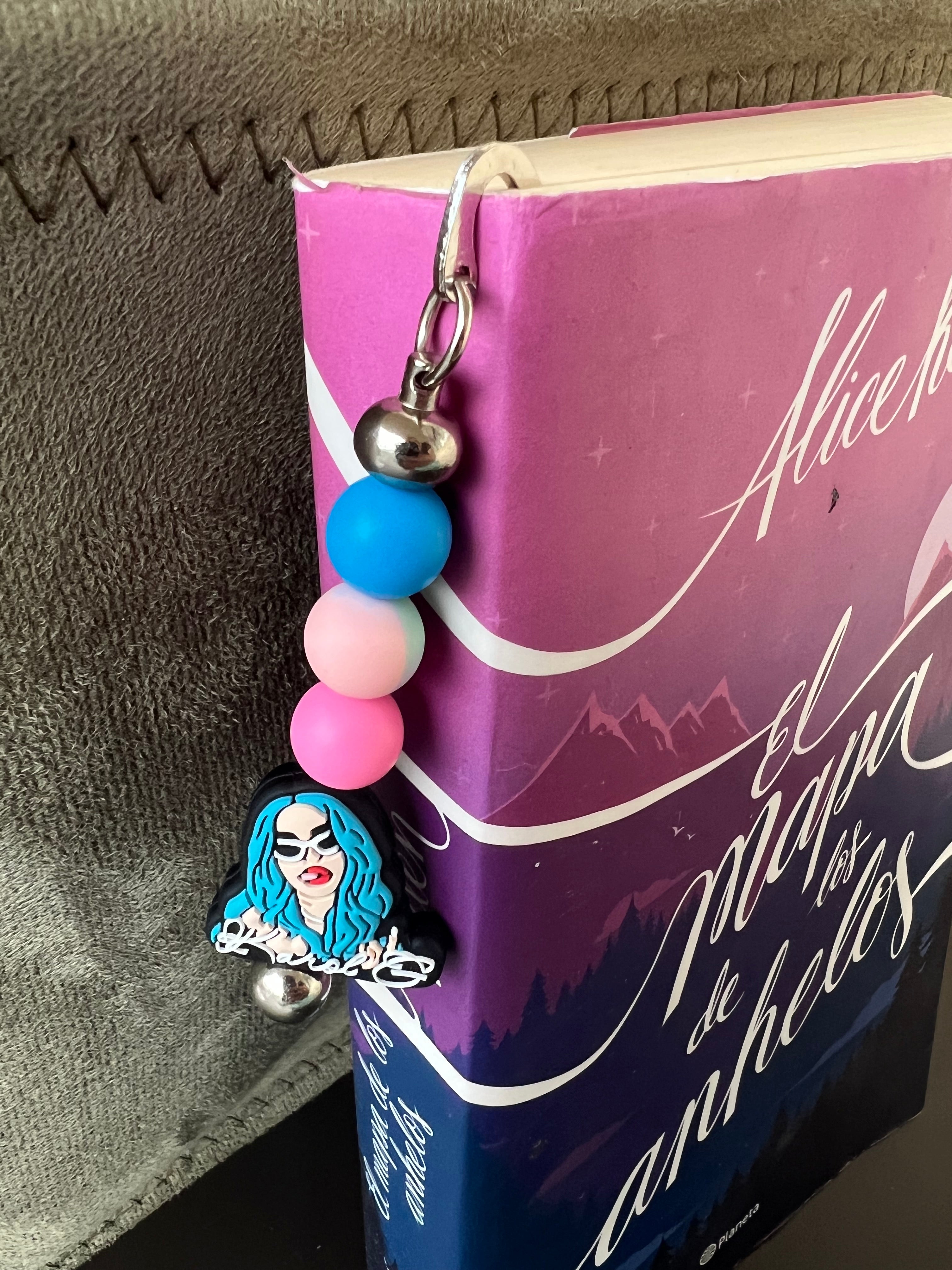 MARCAPÁGINAS LIBRO DE KAROL G AZUL